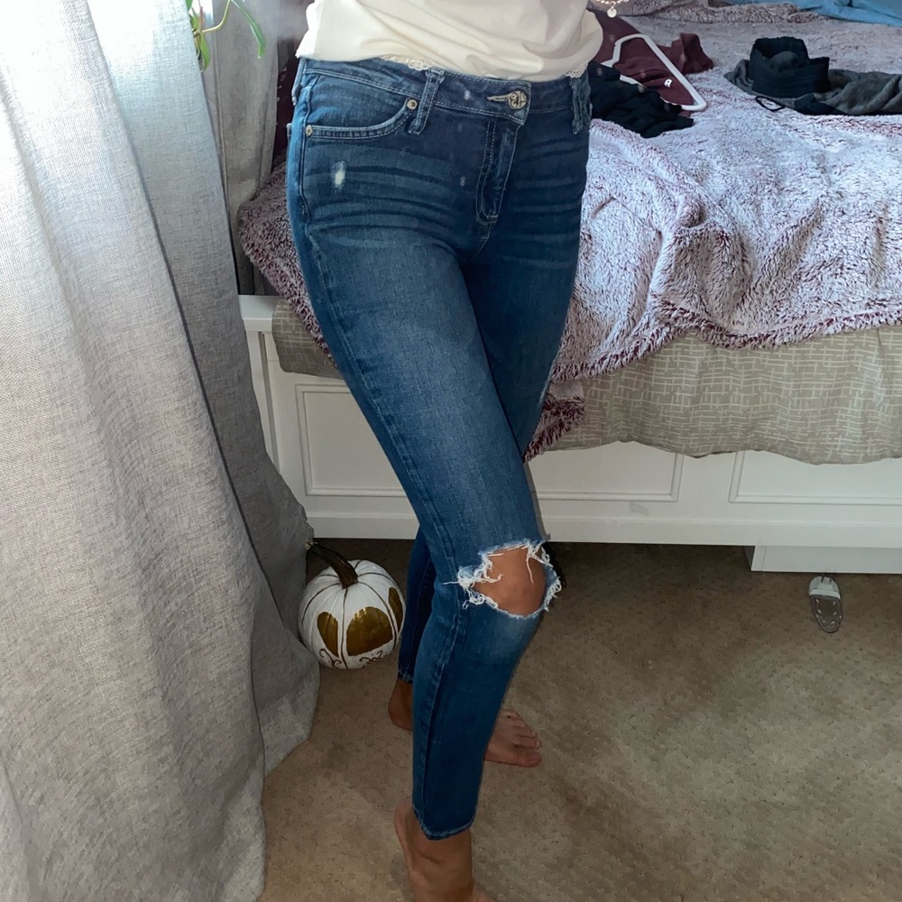 Distressed jeans - Picture 3 of 8